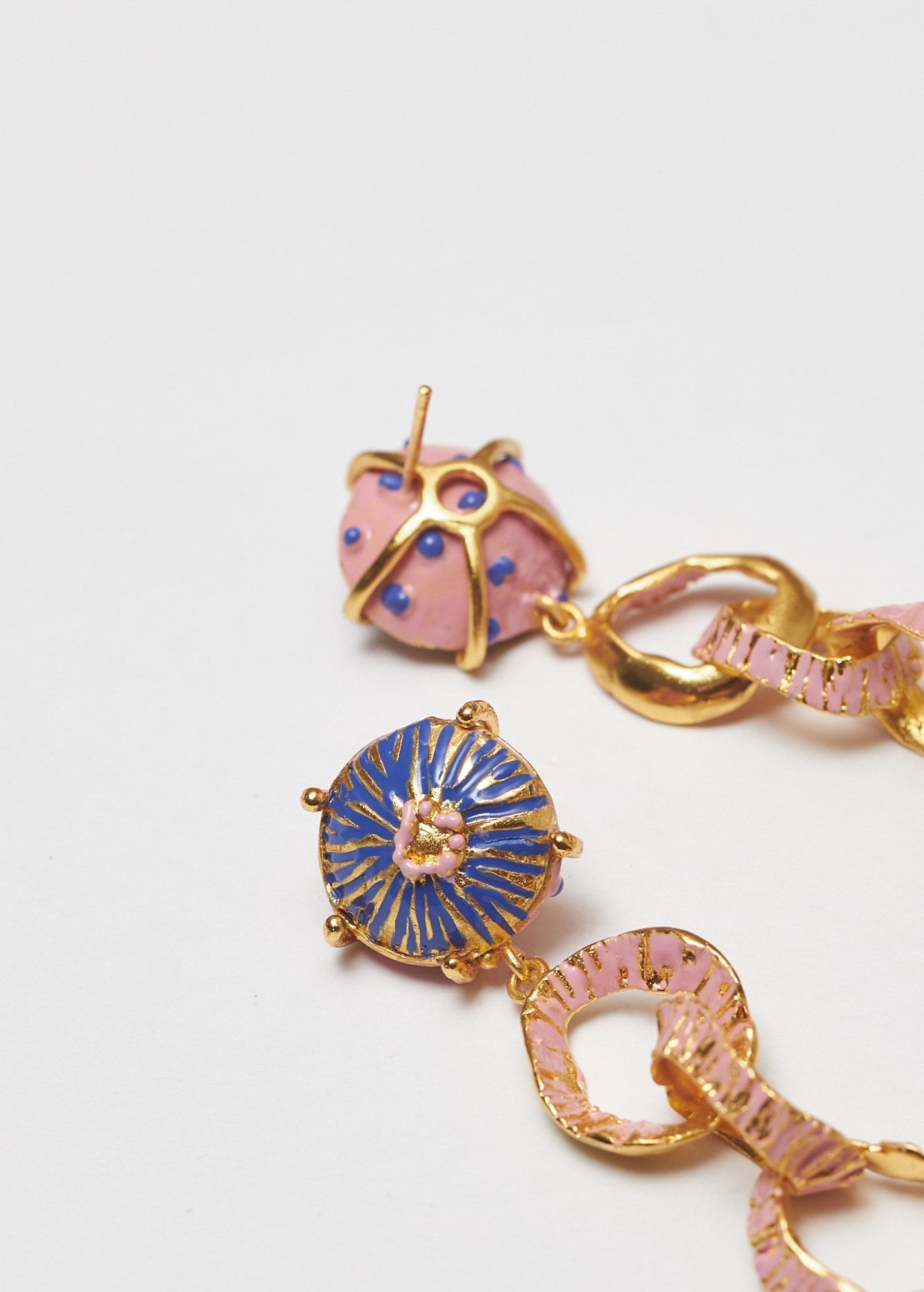 Aretes mini sombrerito largo azul