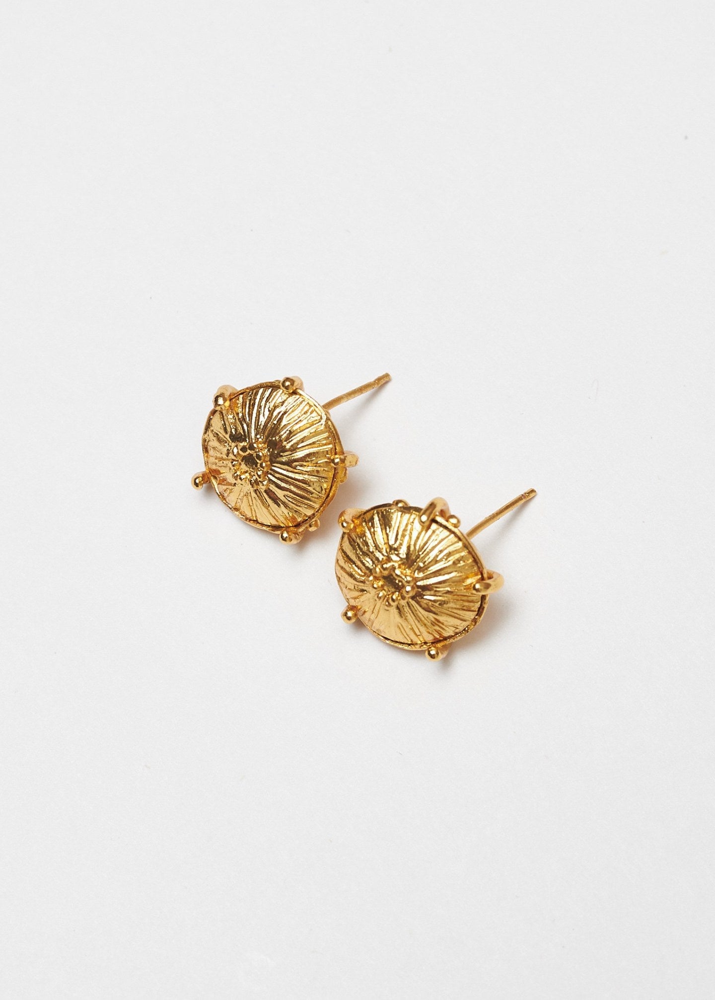 Aretes sombrerito midi dorado