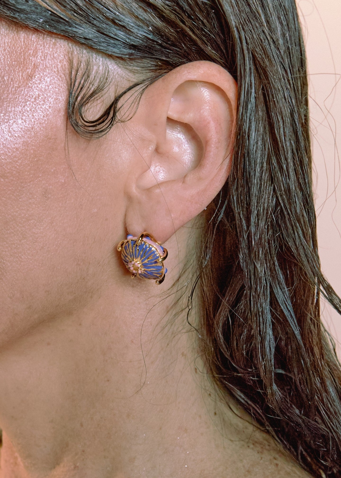 Aretes sombrerito midi azul rosa